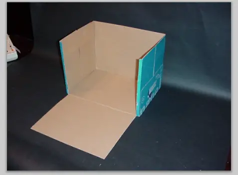 caja cartón de folios cortada